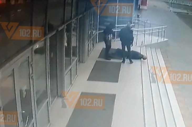 Опубликовано видео убийства дагестанцем посетителя караоке-клуба в Волгограде