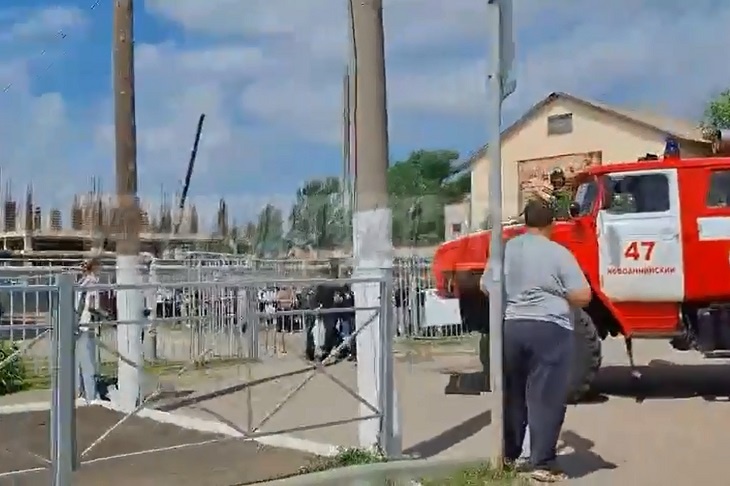 Школу в Волгоградской области эвакуировали из-за дыма в кабинете