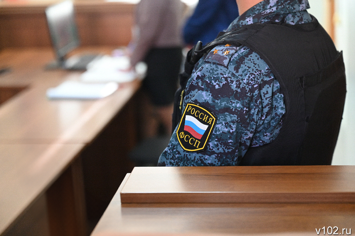 В Волжском таксист приехал на вызов и получил 10 суток ареста