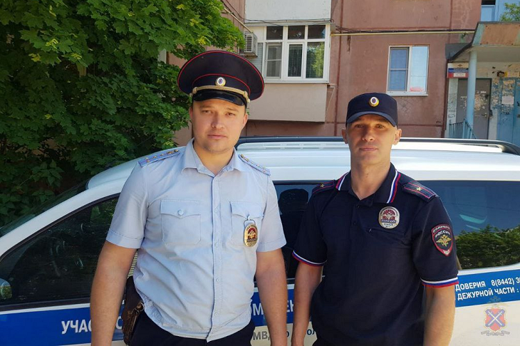В Волжском соседи и полиция спасли разбитого инсультом пенсионера