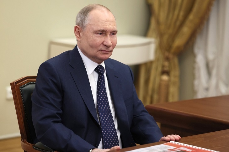 Путин удостоил наград родителей и металлургов из Волгоградской области