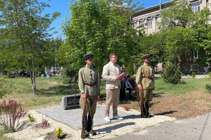 В Волгограде в больнице Ильича открыли памятный знак воинам-десантникам