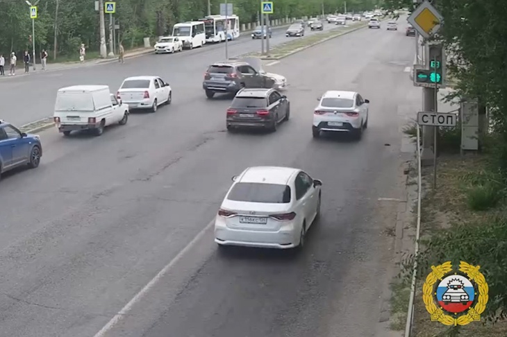В Волгограде попало на видео массовое ДТП на ул. 64-й Армии