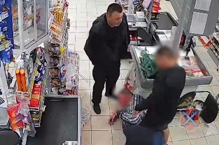 Избитого в магазине в Волжском пенсионера спасают в больнице Фишера