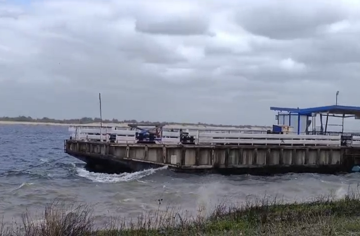 «Шторм, как на море»: в Волгограде из-за сильного ветра могут отменить речные рейсы на Сарпинский