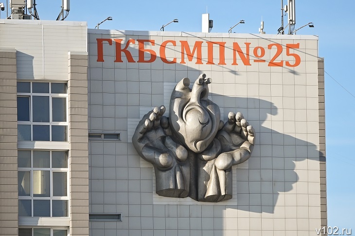 В Волгоград из Камышина доставили двоих мужчин, раненных беглым контрактником