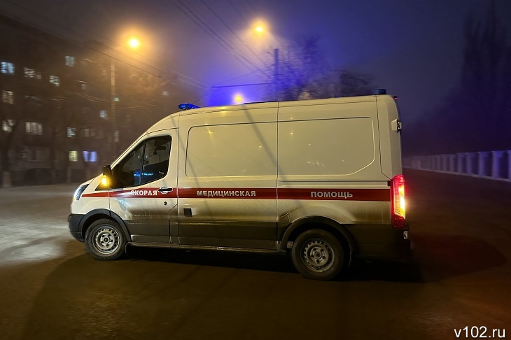 Под Волгоградом двое подростков на мопеде протаранили иномарку