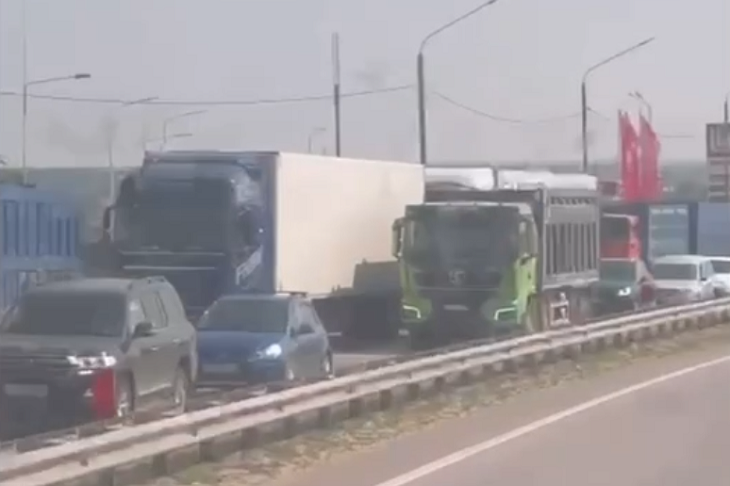 Под Волгоградом произошел транспортный коллапс из-за дорожных работ