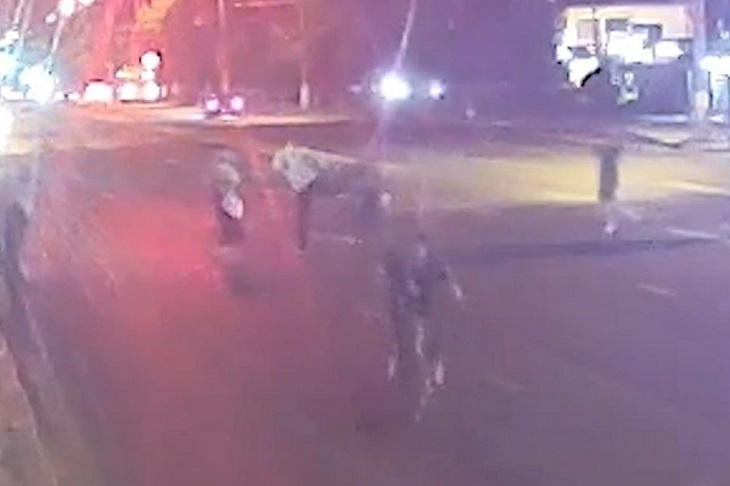 В Волгограде байкер избил на пешеходном переходе участника СВО