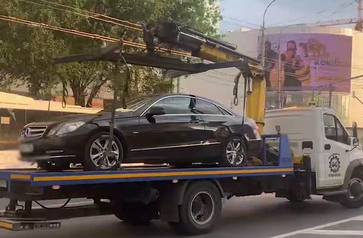 В Волгограде полицейские отправили 9 автомобилей с неисправностями на спецстоянку