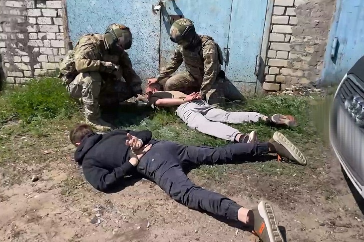 Взялись за старое: в Волгограде УФСБ раскрыло нарколабораторию двух экс-участников СВО