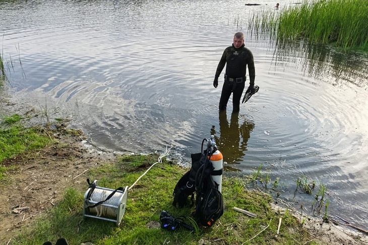 Под Волгоградом водолазы подняли тело мужчины со дна озера Круглое