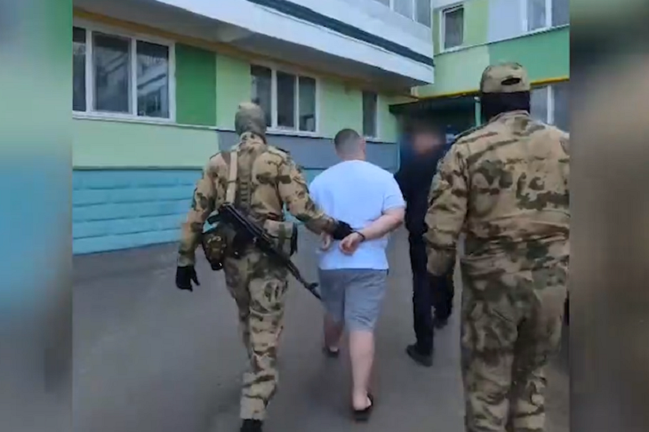 Волгоградские оперативники задержали дроповодов в Набережных Челнах