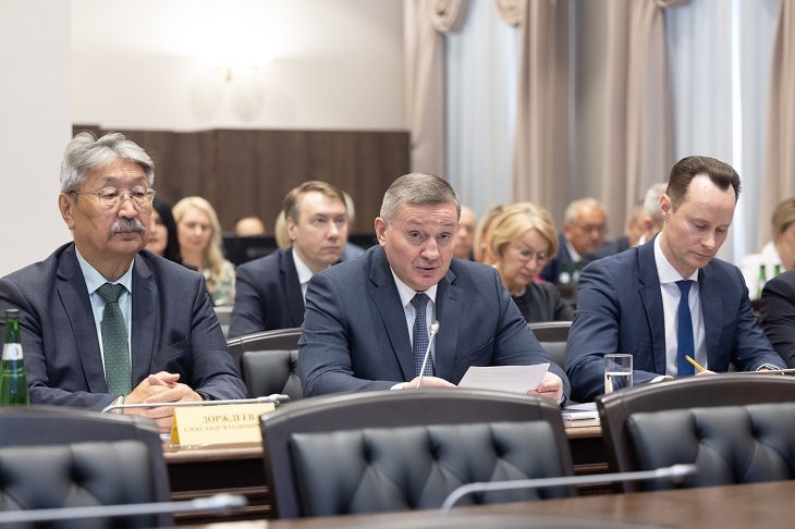 Андрей Бочаров предостерег от формализма в работе с молодежью