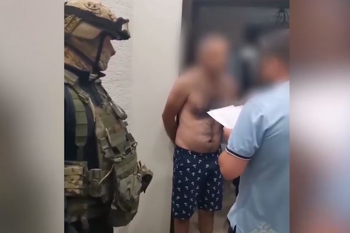 В Волгограде СОБР взял штурмом особняк организатора незаконной миграции