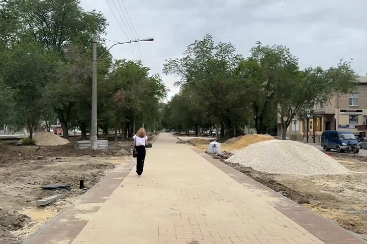 В Волгограде продолжились работы по благоустройству пр. Металлургов