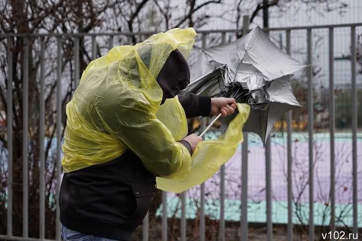 Волгоградцев предупредили о шторме до конца суток