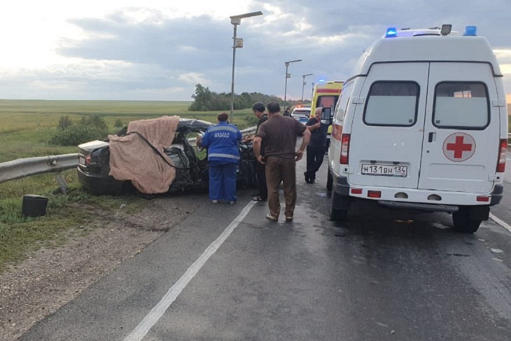 Двое детей погибли под Волгоградом в массовом ДТП