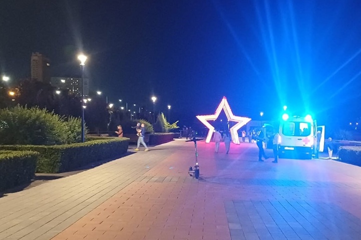 В Волгограде на набережной пьяный самокатчик покалечил 6-летнюю девочку