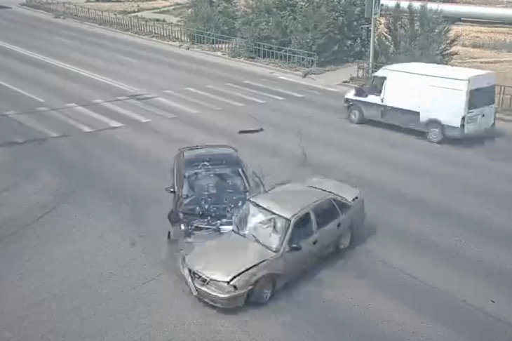 Камеры засняли жесткое ДТП с пострадавшими под Волгоградом
