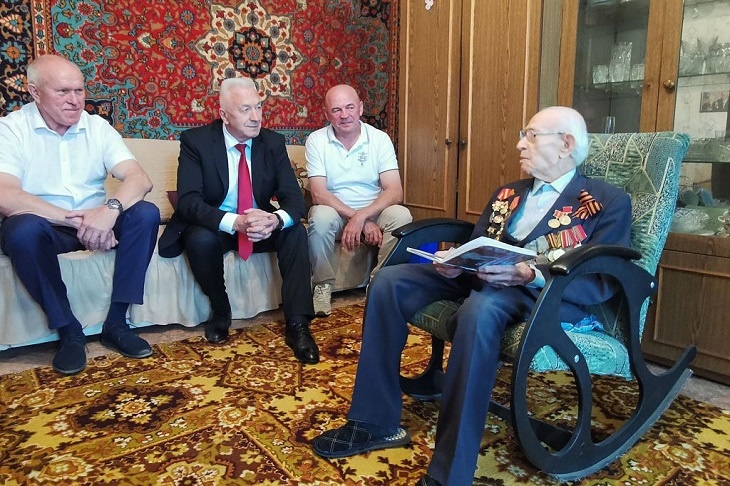 Почетный гражданин Волгоградской области Павел Андреев отмечает 102-летие