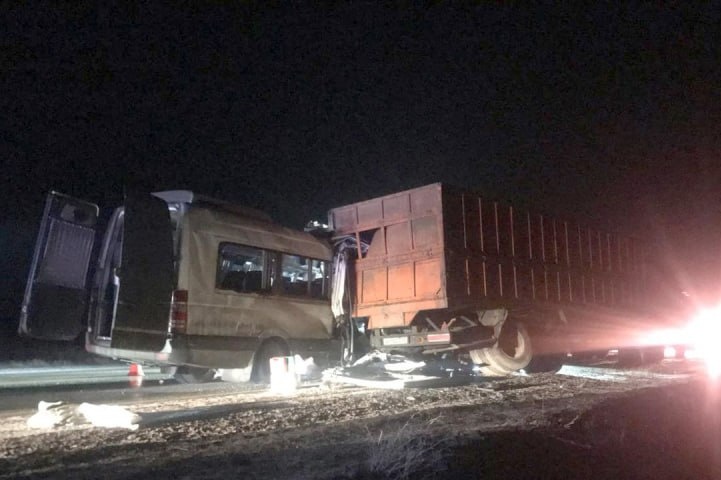 Под Волгоградом осудят влетевшего в КамАЗ водителя микроавтобуса
