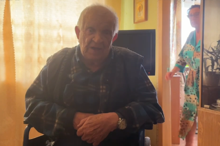 В Волгограде пять ступенек «замуровали» инвалида-колясочника в подъезде