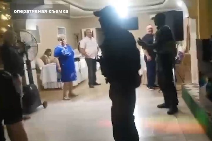 В Михайловке силовики в сопровождении ОМОНа нагрянули в ночные бары