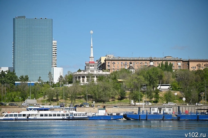 На среднюю зарплату в Волгограде можно прожить 15 дней в люксовом отеле