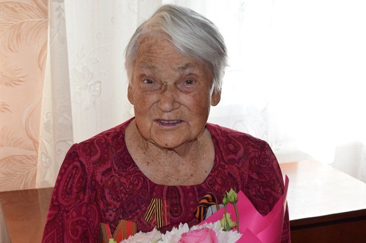 В Камышине участница ВОВ Раиса Дундукова отмечает 100-летие