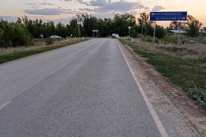 Под Волгоградом врачи не смогли спасти водителя вылетевшей в кювет иномарки