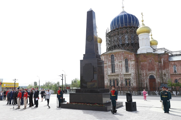 «Сделали для галочки и исчезли»: в Городище власти возмутились бутафорскому благоустройству пл. Павших Борцов