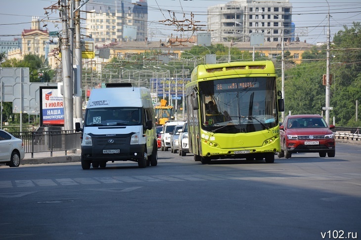 В Волгограде из-за не сдюживших в жару автобусов нарушен график маршрута №77