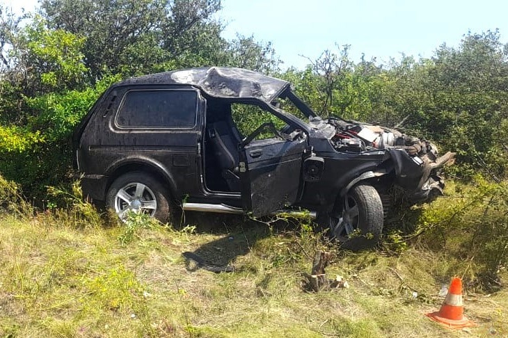 Под Волгоградом засняли последствия смертельного ДТП с «Нивой»