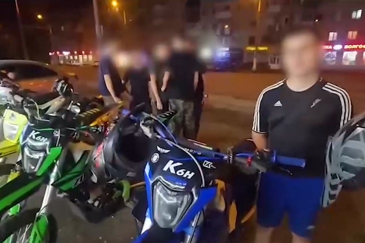 Мотозаезд молодняка пресекли полицейские в Волгограде