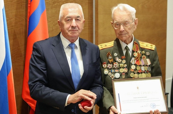 Волгоградскому фронтовику-спортсмену вручили награду Совфеда
