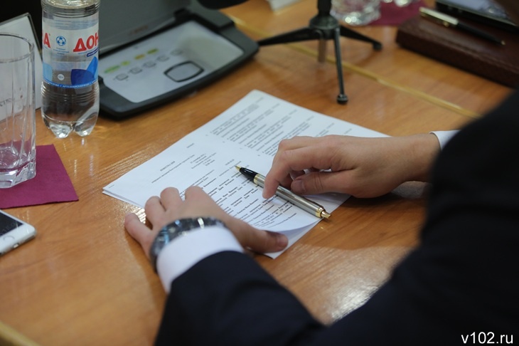 Депутат Волгоградской облдумы Логинов написал заявление на  администратора «Острова Свободы» Серенко