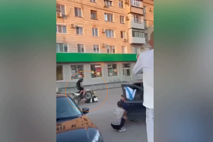 Печальный трюк подростка на байке засняли на видео под Волгоградом