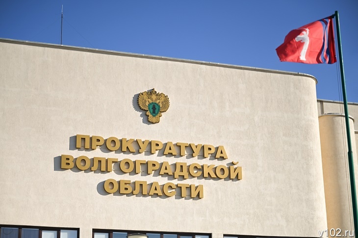 Суд обязал волгоградку расплатиться с обманутой матерью погибшего участника СВО