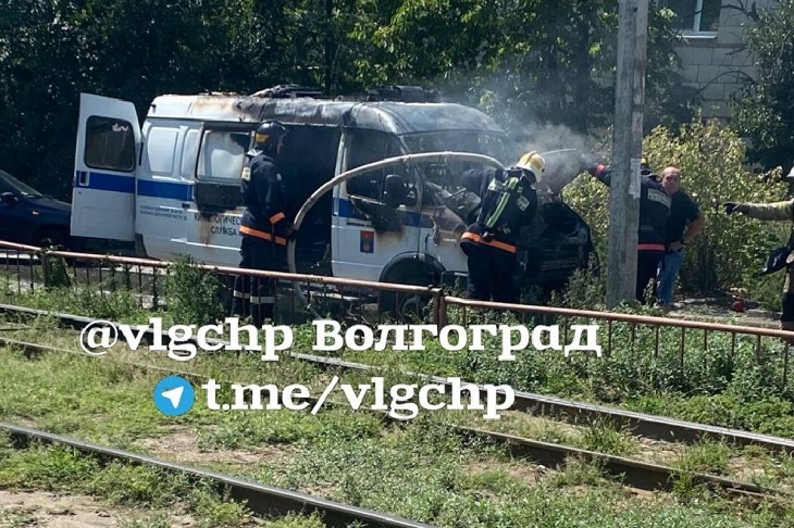 В Волгограде загорелась «ГАЗель» кинологов