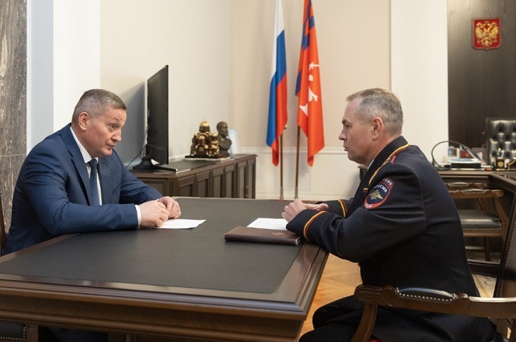 Бочаров пригласил на разговор начальника Главка МВД Свинова
