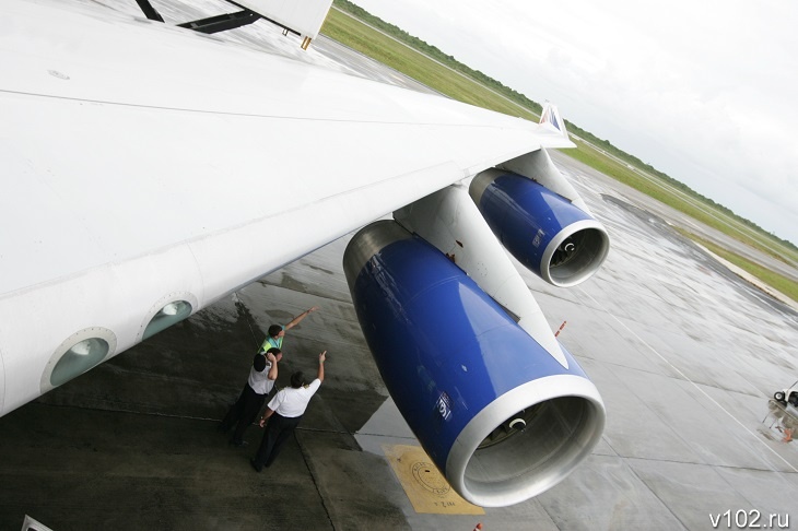 Boeing прервал вылет в Волгоград из Сургута из-за открытой двери