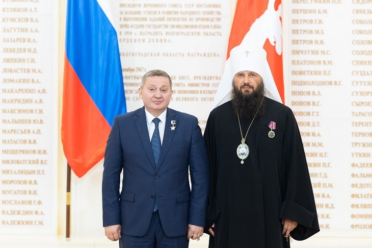 Андрей Бочаров наградил митрополита Феодора орденом Александра Невского