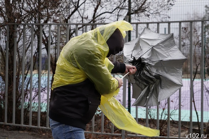 МЧС предупредило волгоградцев о многочасовом штормовом ударе