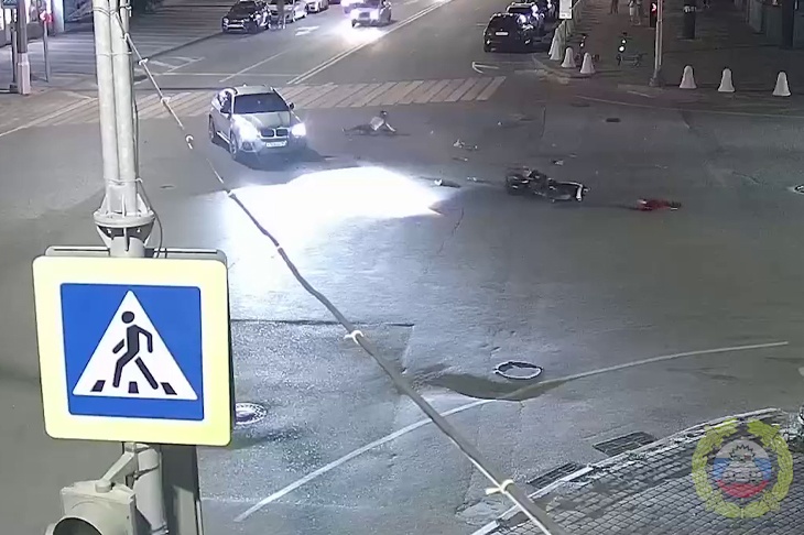 В Волгограде засняли момент столкновения мотоцикла с BMW на ул. Комсомольской