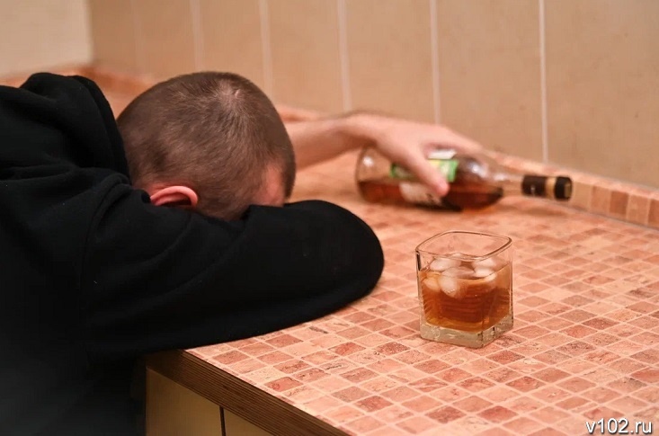 В Волгограде подросток впал в кому после «полтарашки» с джин-тоником