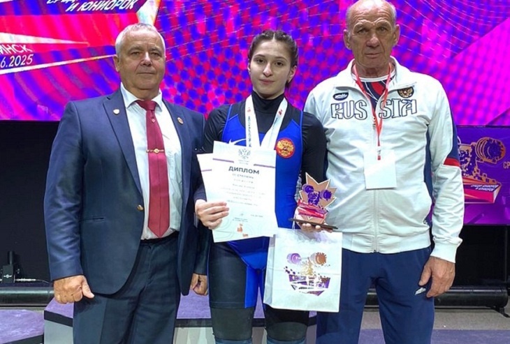 Две волгоградки попали в десятки лучших на чемпионате РФ по тяжелой атлетике