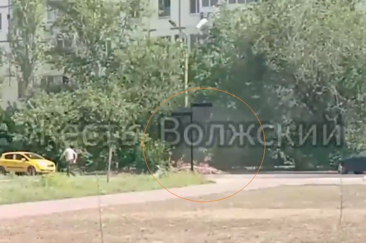 «Вон там газ идет!»: в Волжском пробили газовую трубу рядом с домами