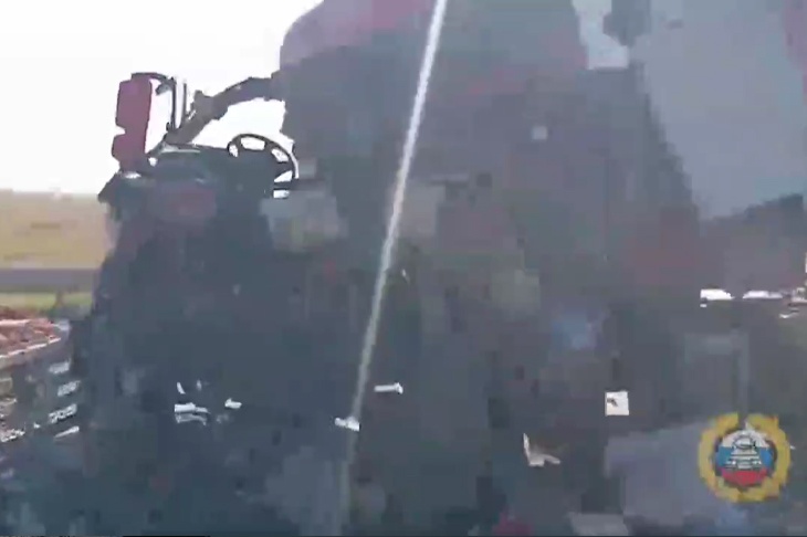 Под Волгоградом засняли последствия ДТП с двумя большегрузами на саратовской трассе