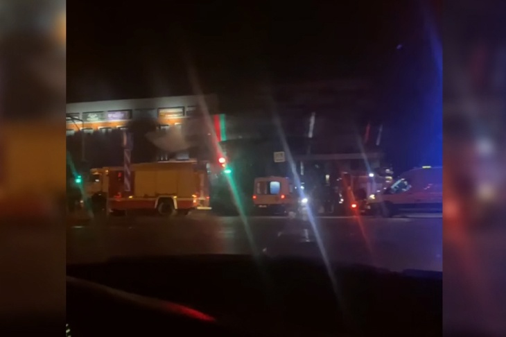 В Волжском очевидцы засняли последствия столкновения легковушки с такси